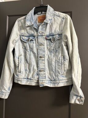 Levi's Light Stonewash Denim Jacket - Blue